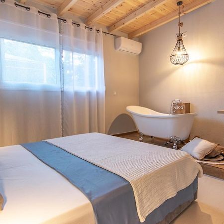 Georgianna'S Suite With Private Pool , 'Blank Suite' Charokopio Экстерьер фото