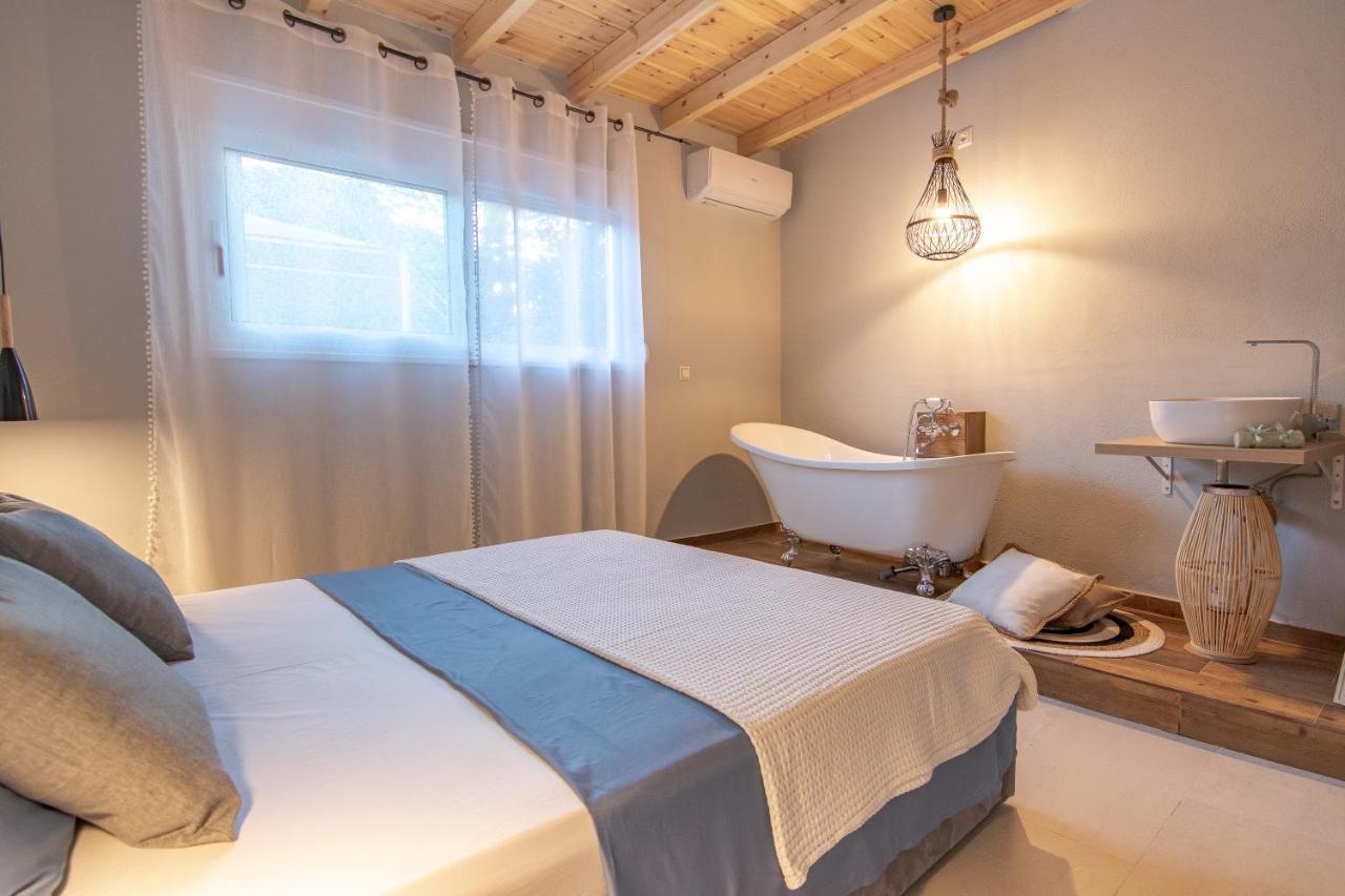 Georgianna'S Suite With Private Pool , 'Blank Suite' Charokopio Экстерьер фото