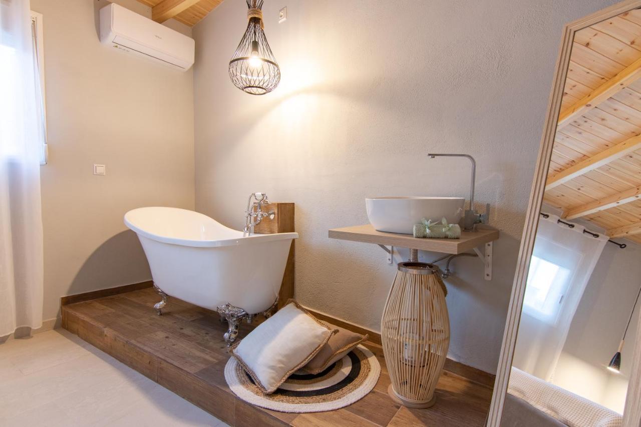 Georgianna'S Suite With Private Pool , 'Blank Suite' Charokopio Экстерьер фото